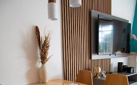 Roussev Apartment - Coastal Gem - Anzio